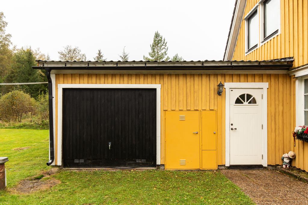 Vidbyggt garage