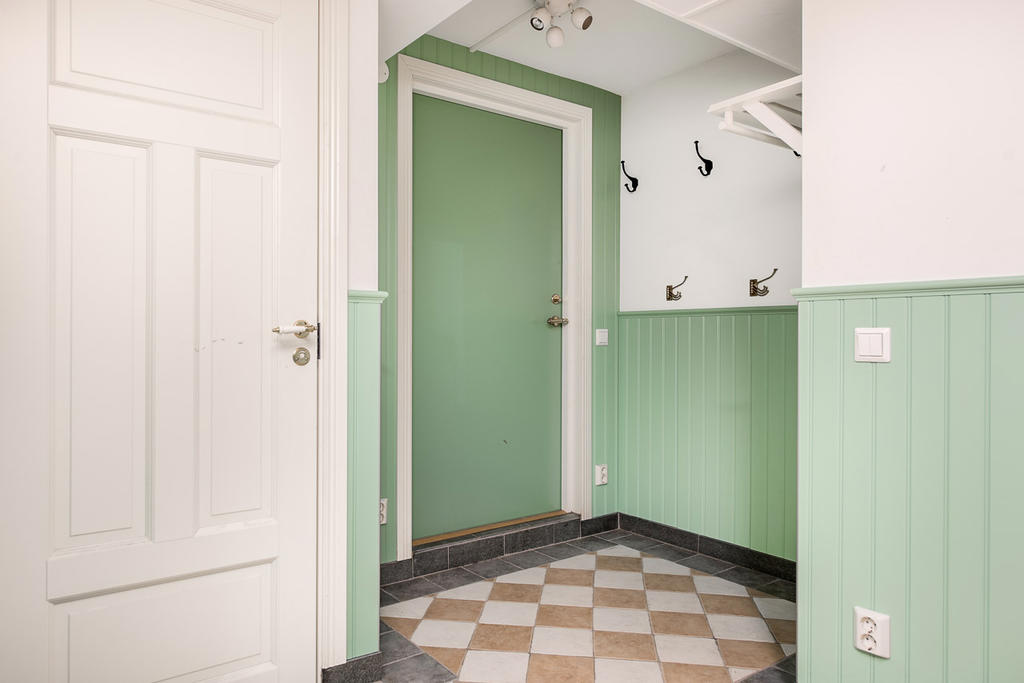 Entré med plats för avhängning