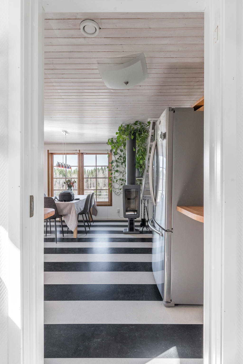 Entréhall in till kök