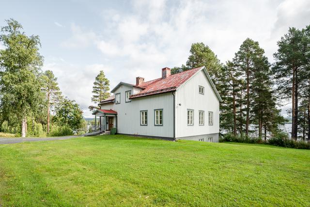 Huset med sjön intill