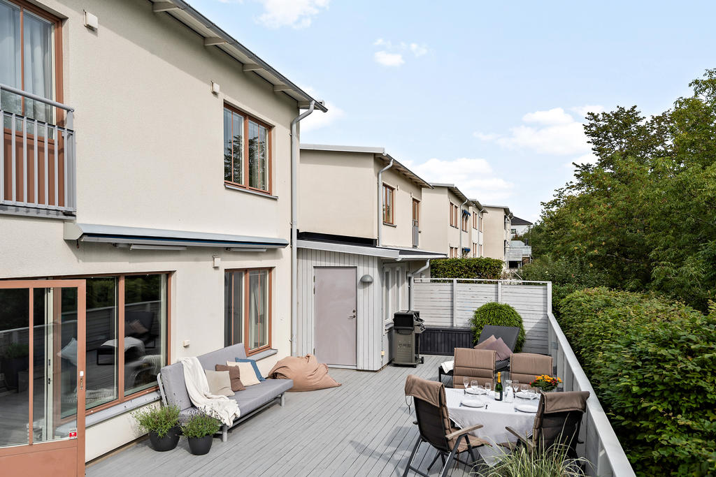 Härlig altan där ni kan njuta av många soltimmar