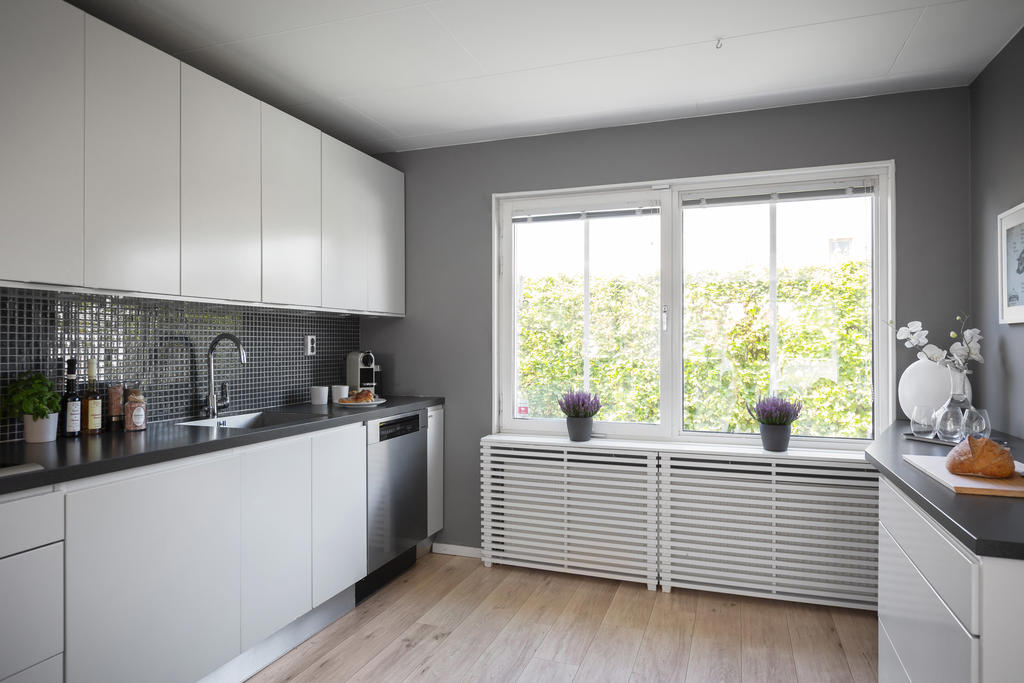 Kök med bra arbetsytor och förvaring