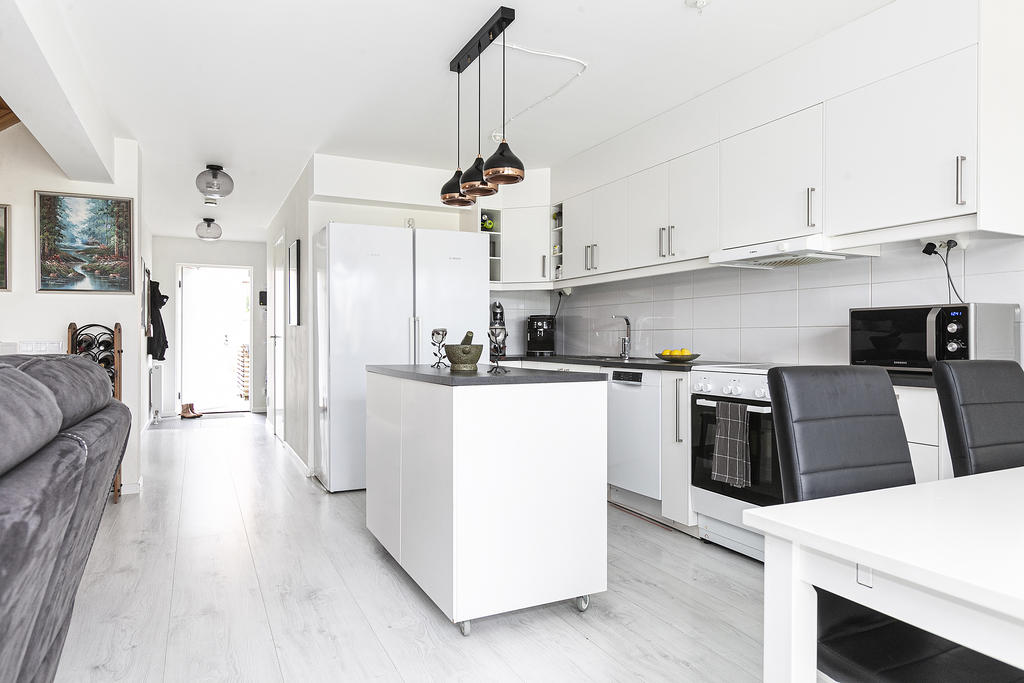 Öppen planlösning mellan kök och allrum