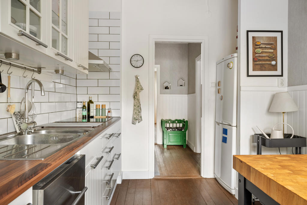 I köket finns plats för matgrupp om så önskas.