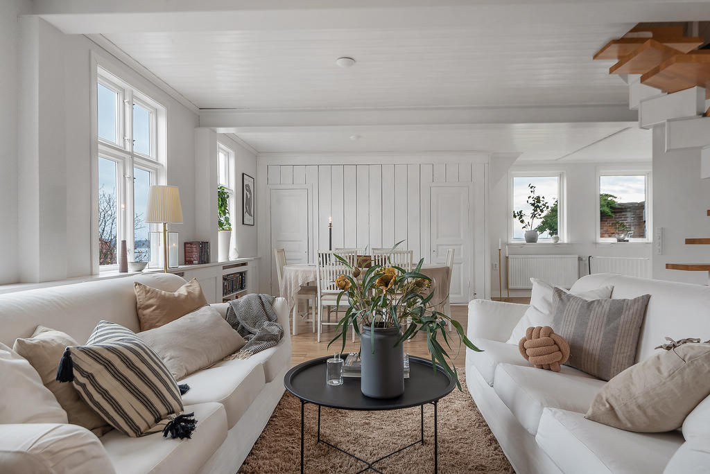Underbart matrum och vardagsrum i öppen planlösning 