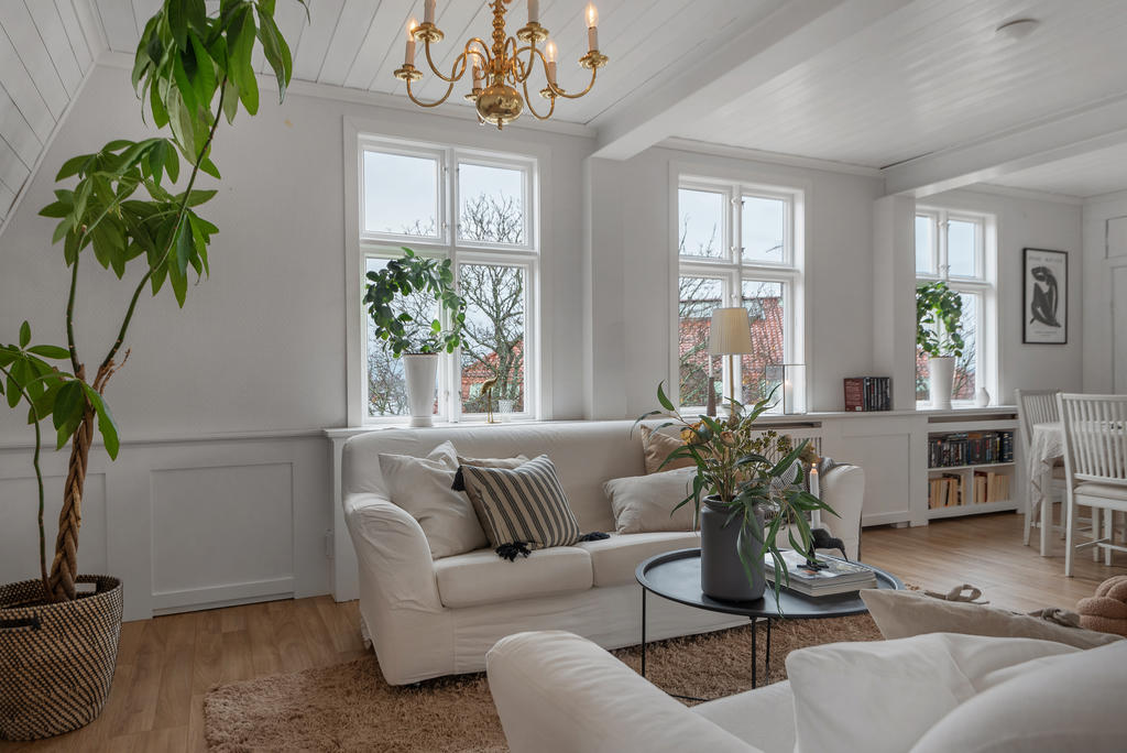 Vardagsrum, med god plats för sköna soffor