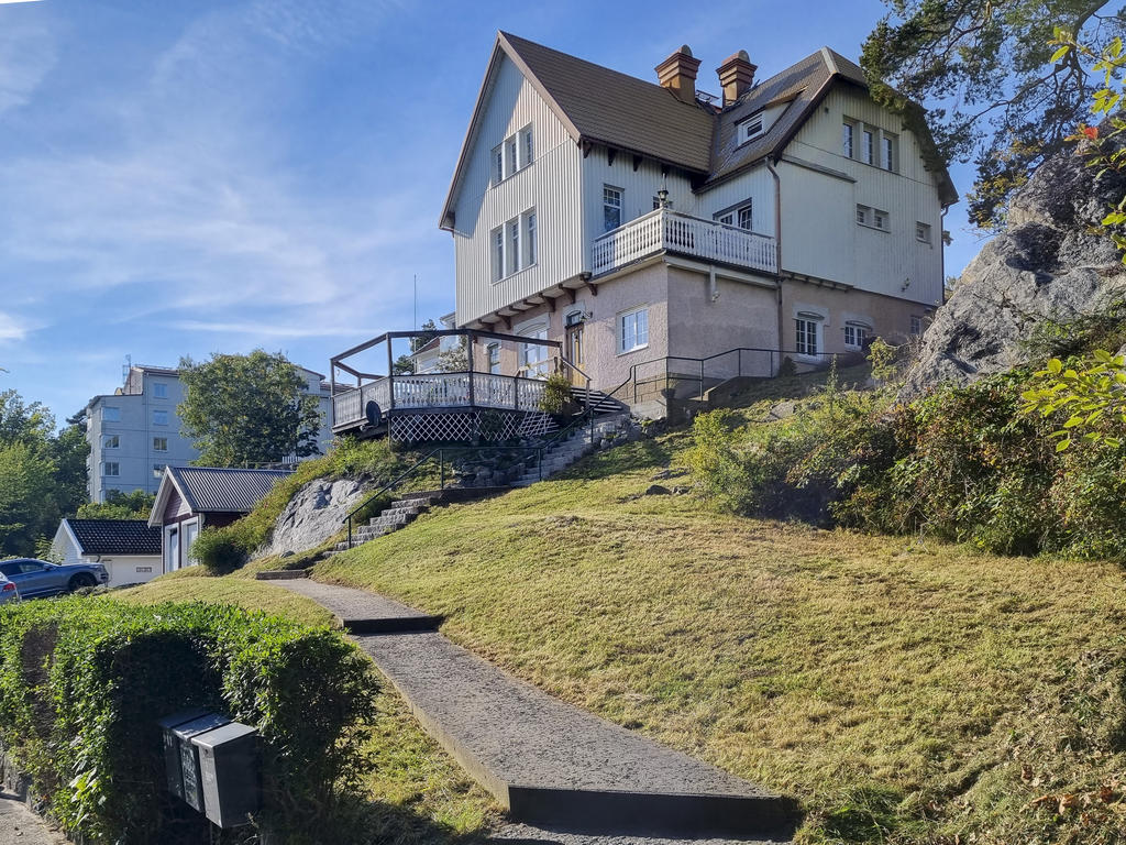 Trädgården på framsidan.