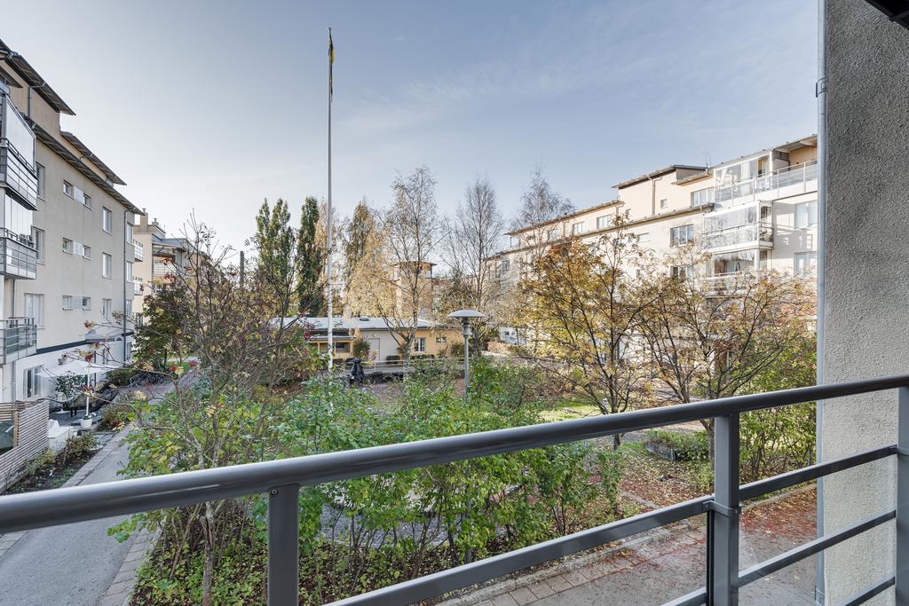 Innergård med byggnad där tvättstugan är.