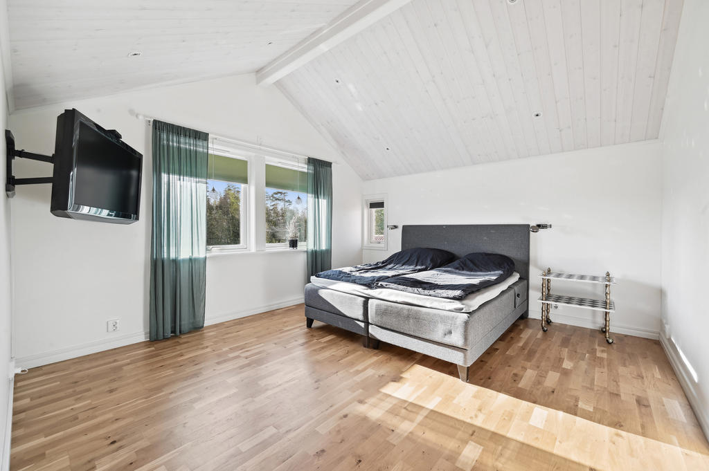 Master bedroom sovrum 4 övre plan