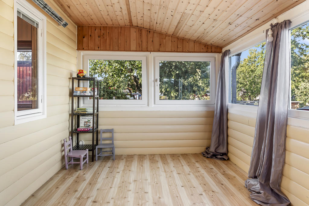 Veranda med utsikt mot Hjälmaren