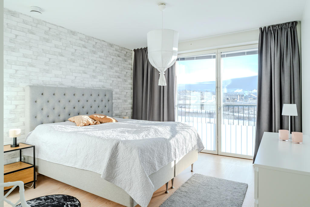 Sovrummet har fransk balkong och bra förvaring.