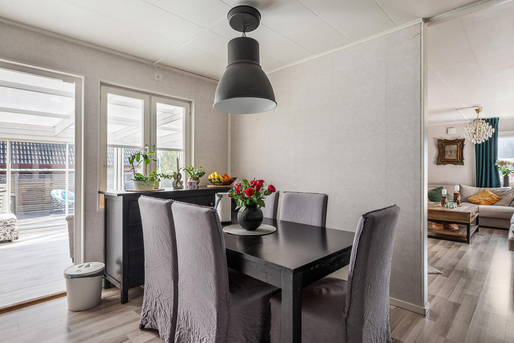 Möblerbart kök vägg i vägg med allrummet 