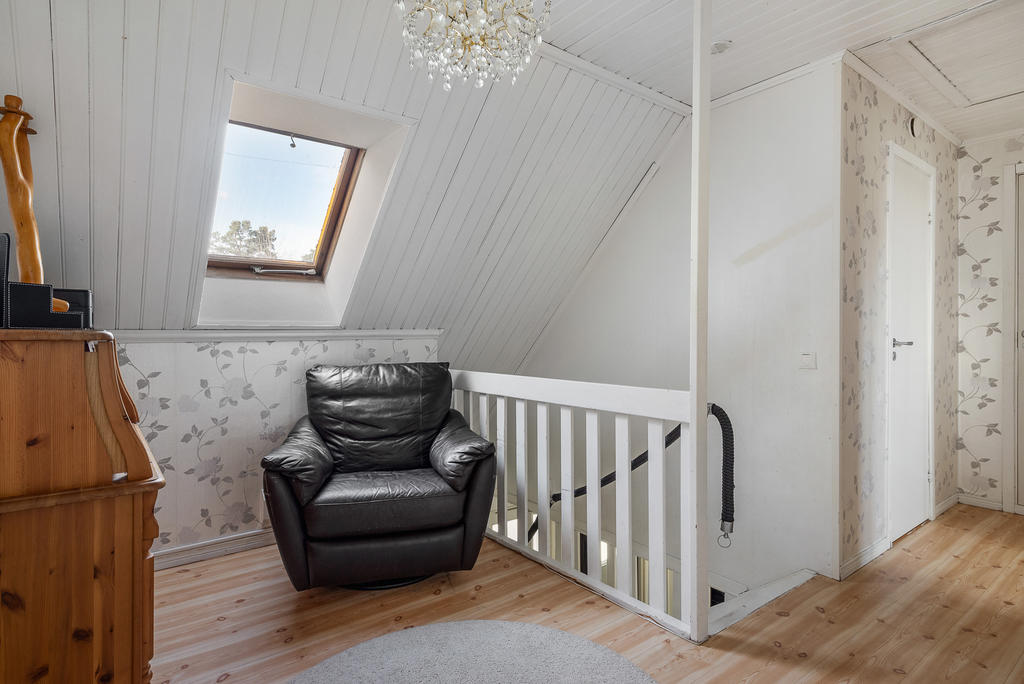 Kontorsplats eller mindre tv hörna på övre plan 