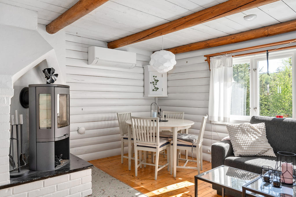 Vardagsrum med kamin