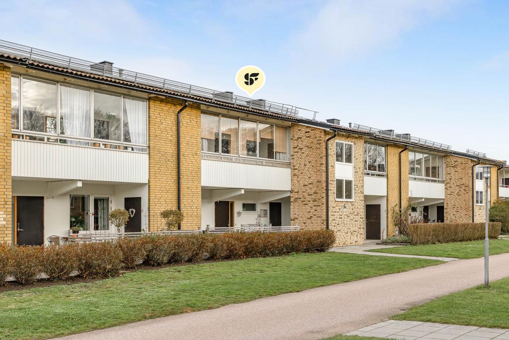 Här bor man i en omtyckt förening i ett lugnt läge. Hjortvägen ligger i ett bekvämt avstånd till kärnan av Hjortsberg som har ett brett utbud av service.
