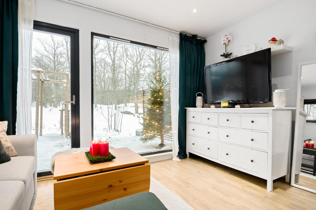 Vyn inifrån blir ett skådespel året runt när man kan följa årstiderna