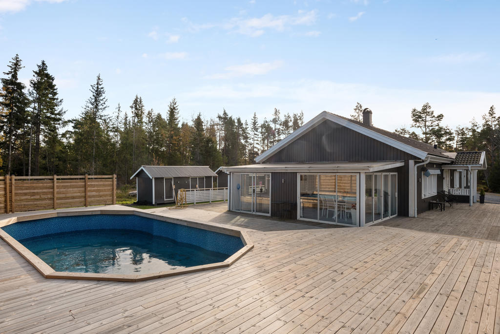 Poolen och uterummet