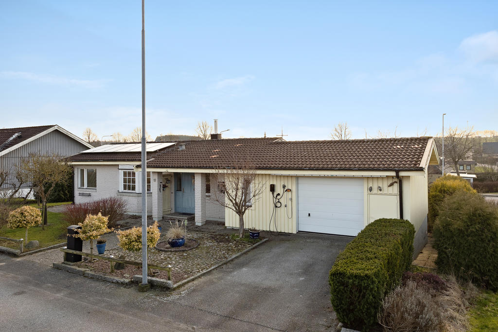 Vidbyggt garage