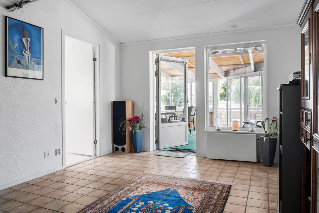 Matrum/allrum med utgång till uterum