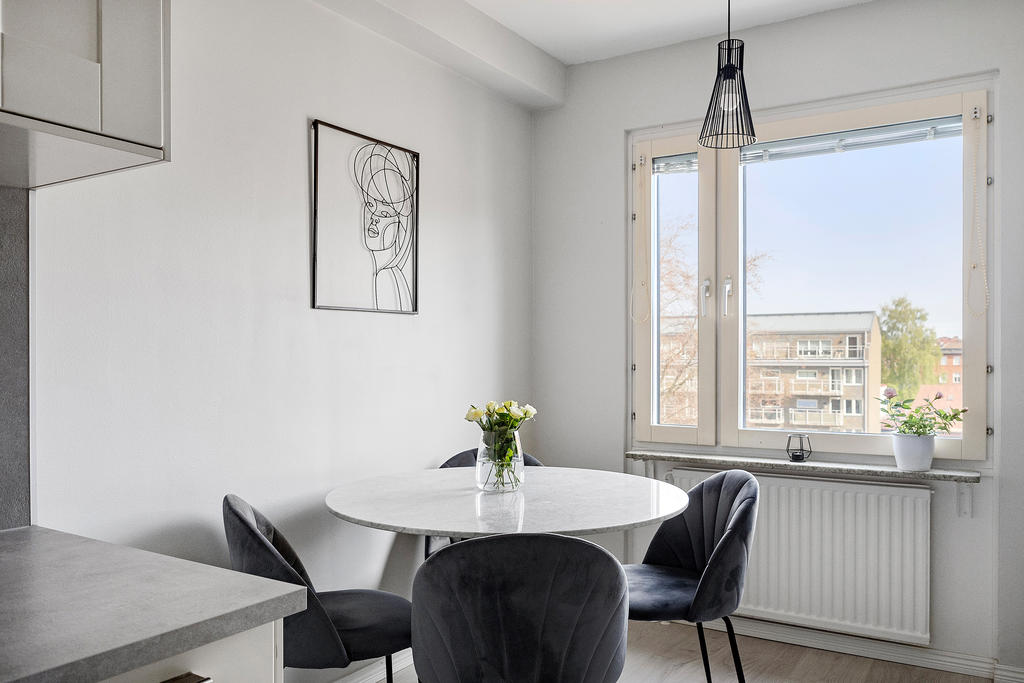 Kök med matplats för 4 personer