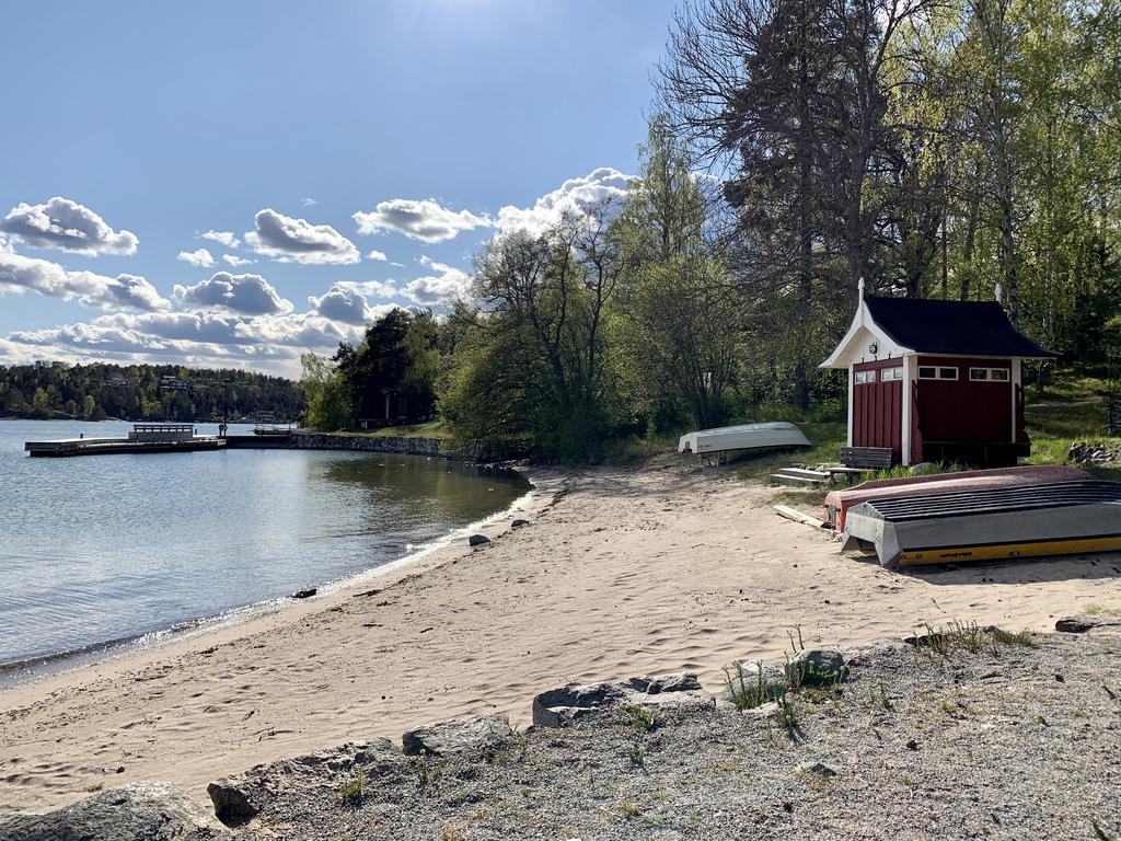 Badstranden i Tjällmora alldeles bredvid Forsvik