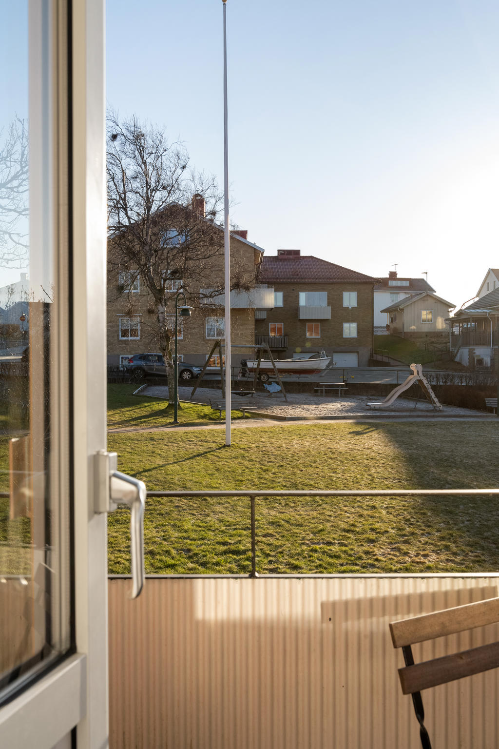 Egen balkong med utsikt över parken 