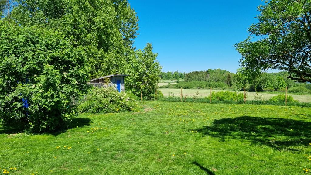 Bedårande läge med vy över öppet landskap