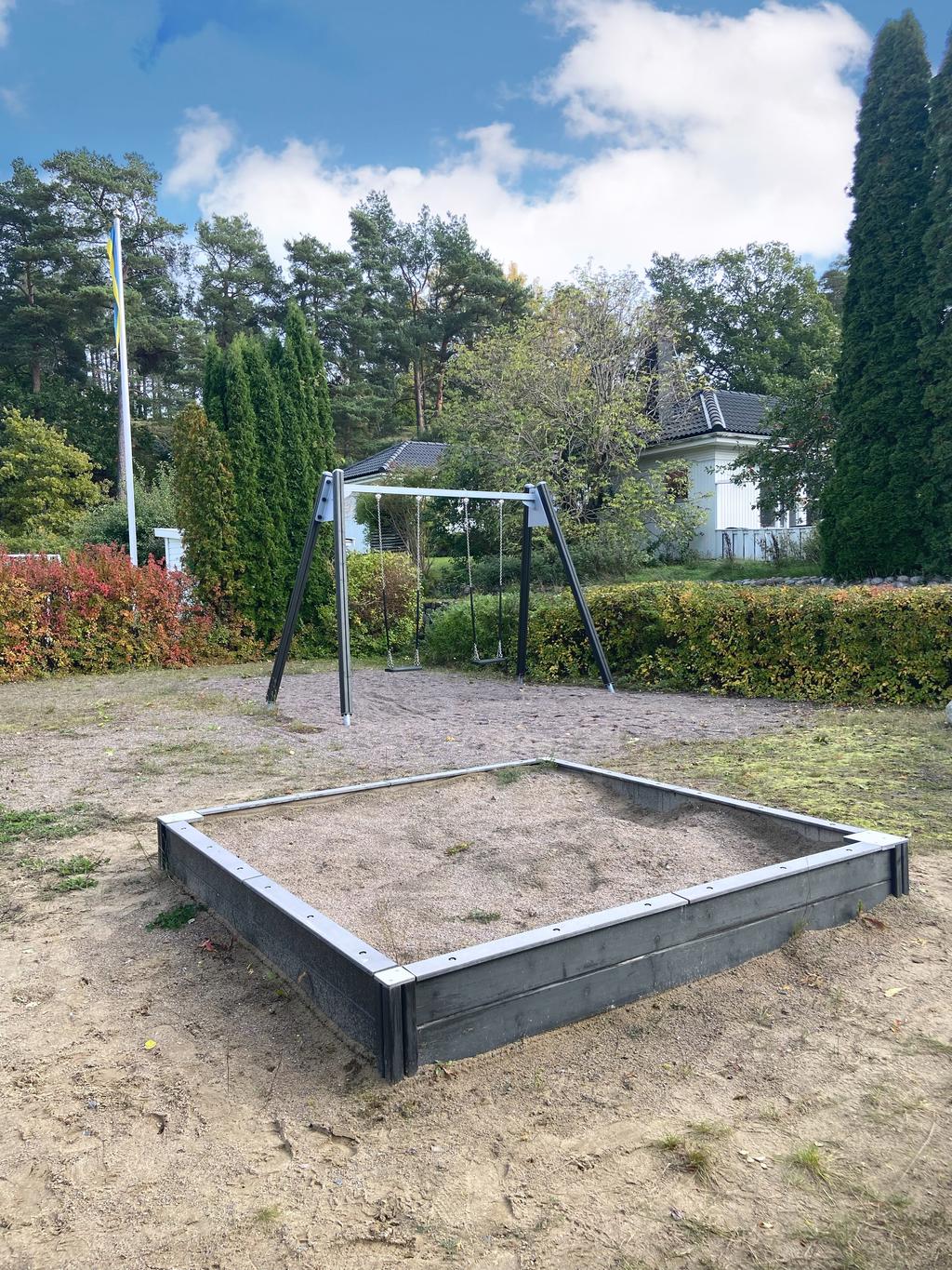 Lekplats runt kniten