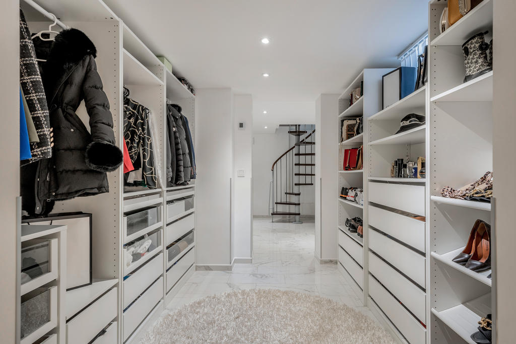 Walk in closet
