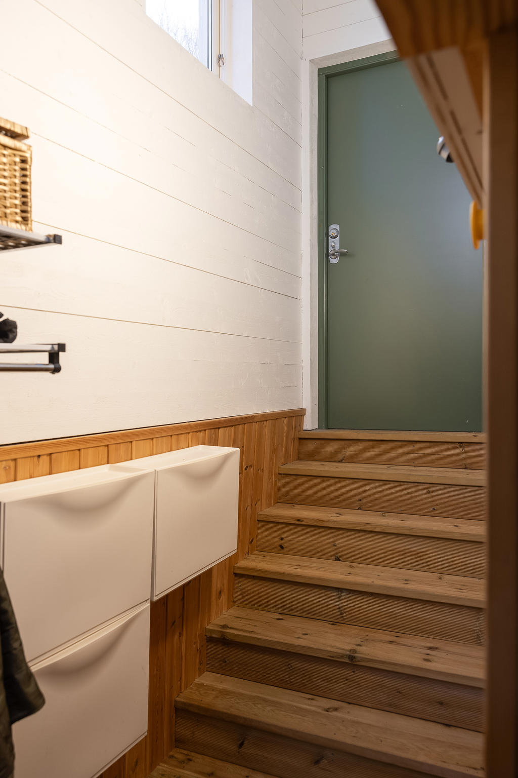 Egen entré till källarplan