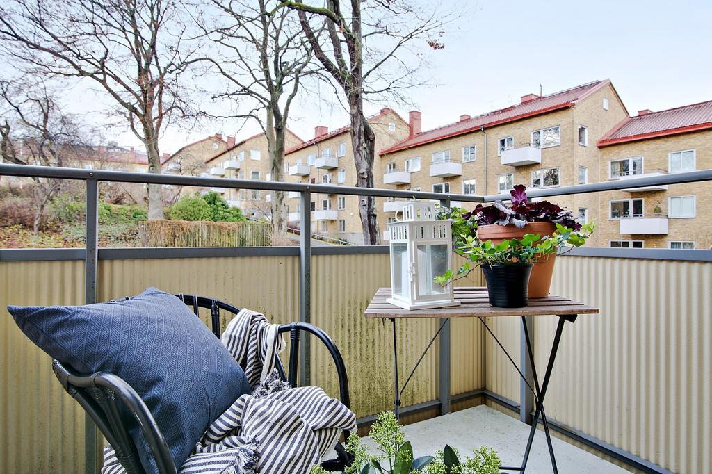 Härlig balkong med plats för utemöbler