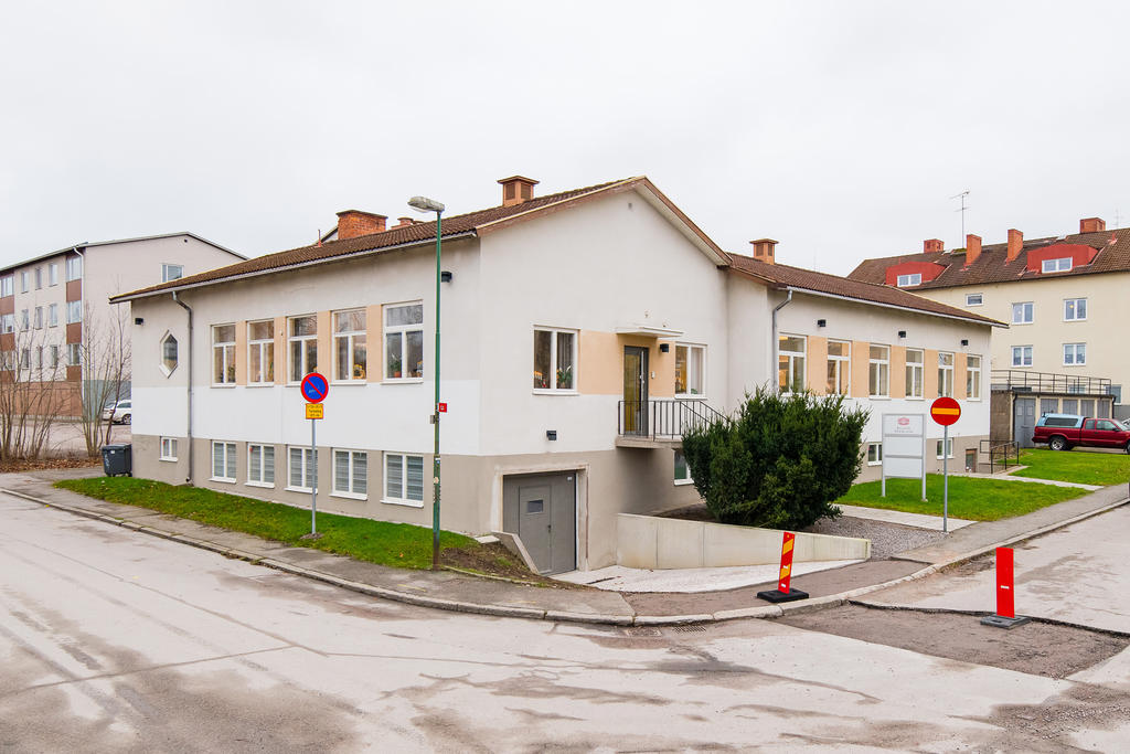 Garageport till lokalen i bottenvåningen - Sågaregatan 3