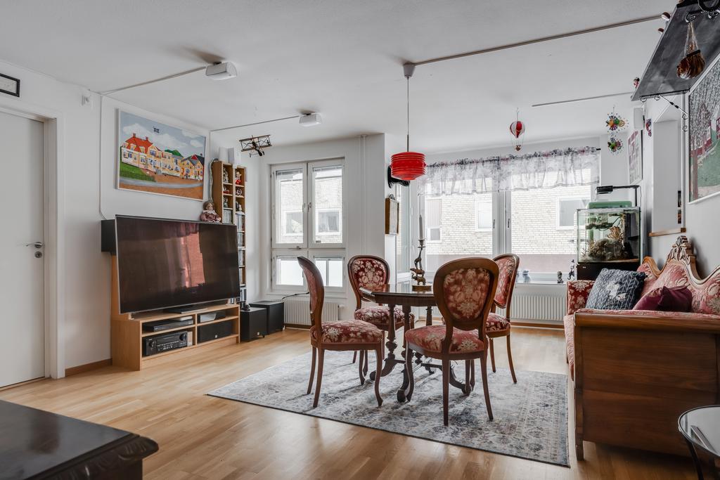 Vardagsrum med härligt ljusinsläpp