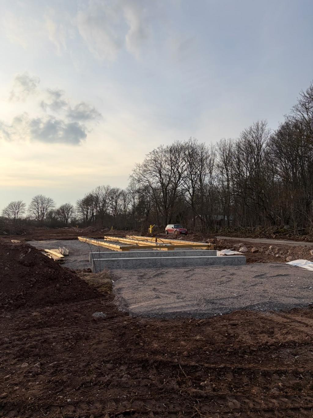 Grunden är lagd, snart kommer huskroppen