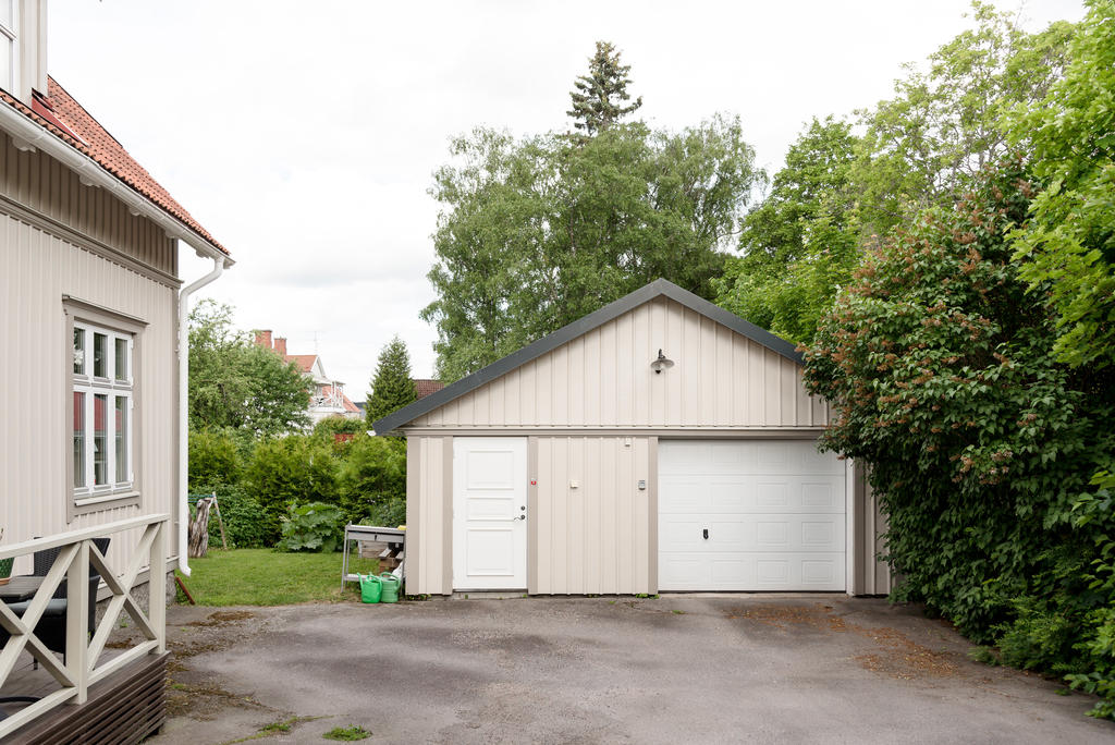 Garage.