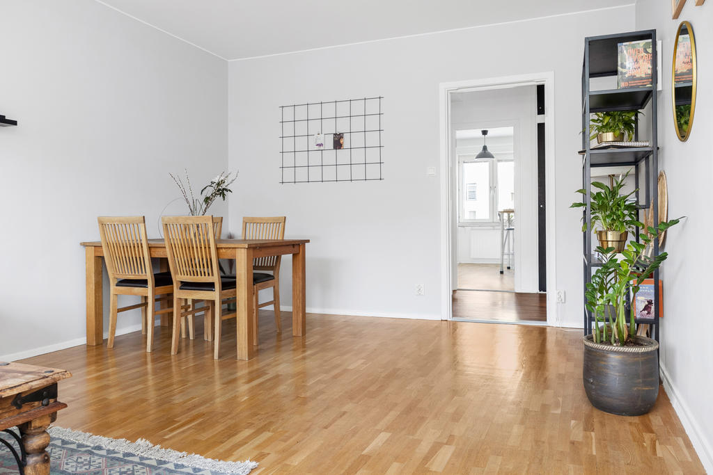 Vardagsrum med plats för matbord