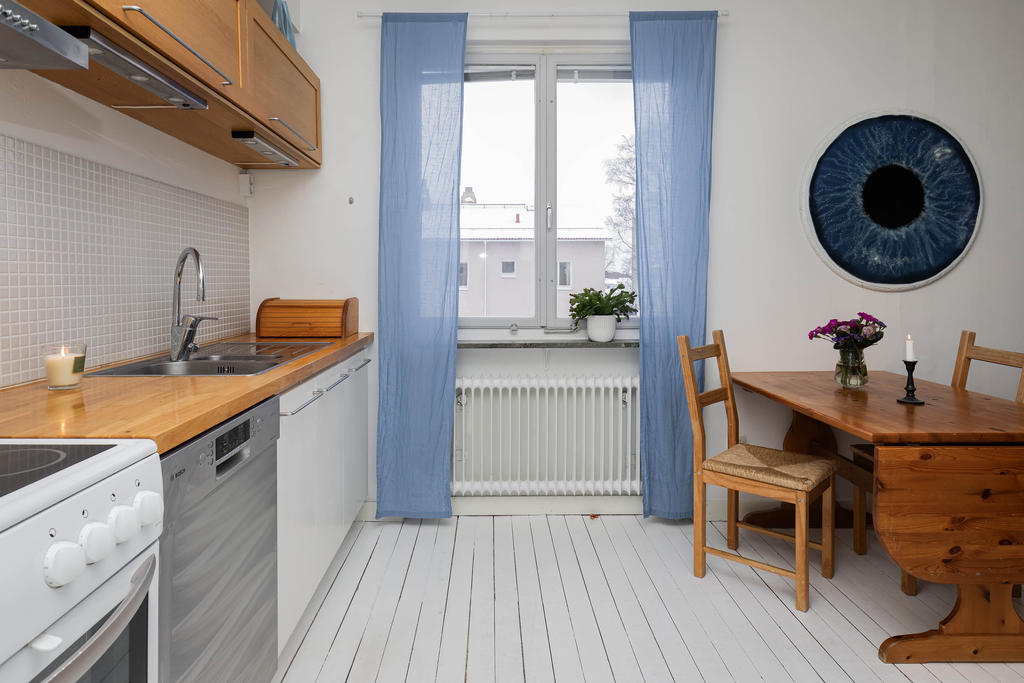 Köket känns luftigt och ljust