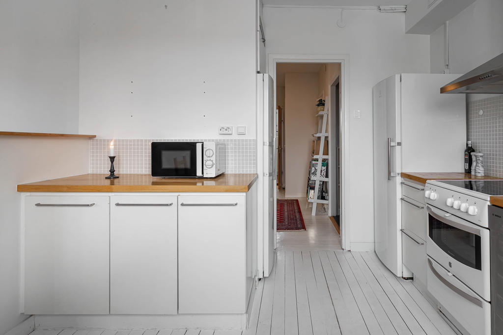 Bra arbetsytor och plats för att montera ytterligare förvaring vid behov