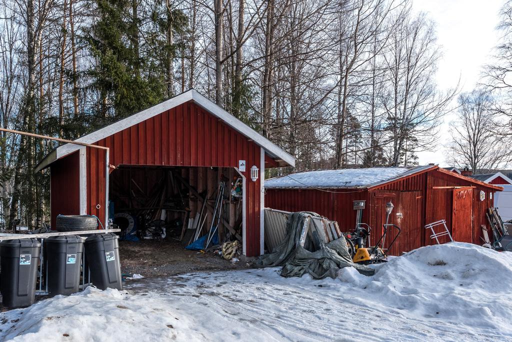 Carport och förrådsbyggnad