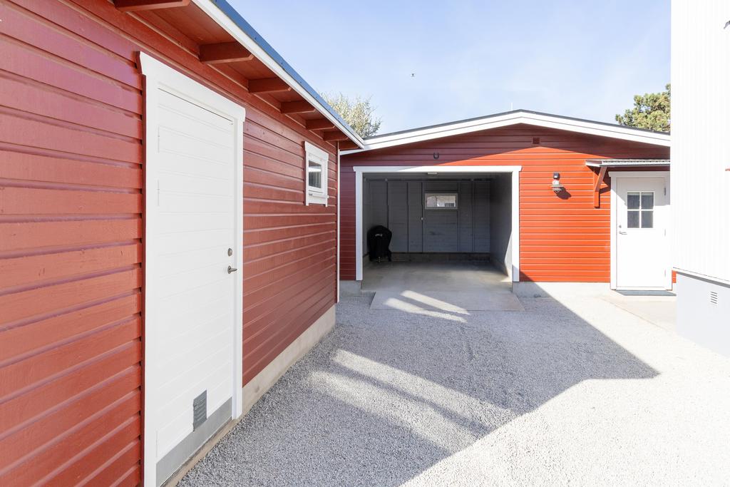 Garage och vedbod