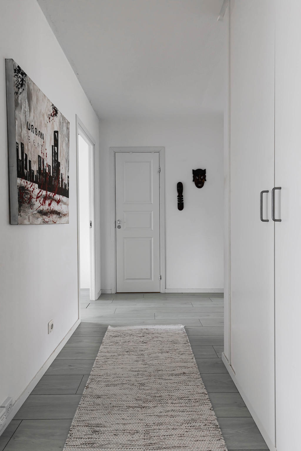 Hall med slitstarka golv