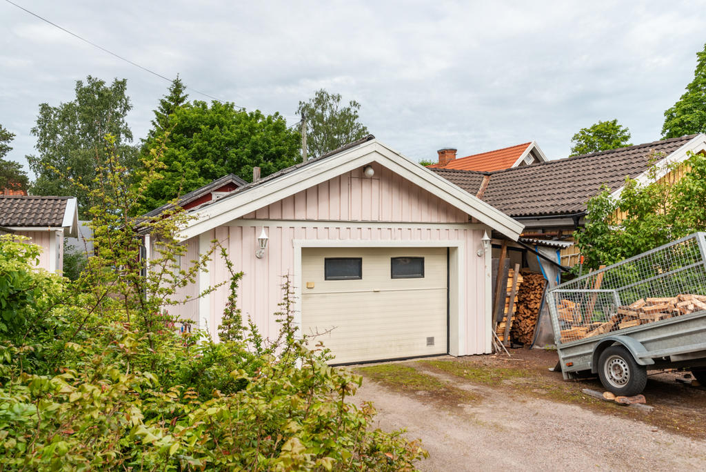 Garage. 