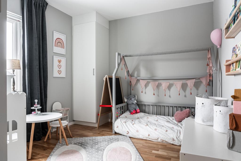 Barnrummet, kan smidigt bli gästrum eller ditt hemmakontor