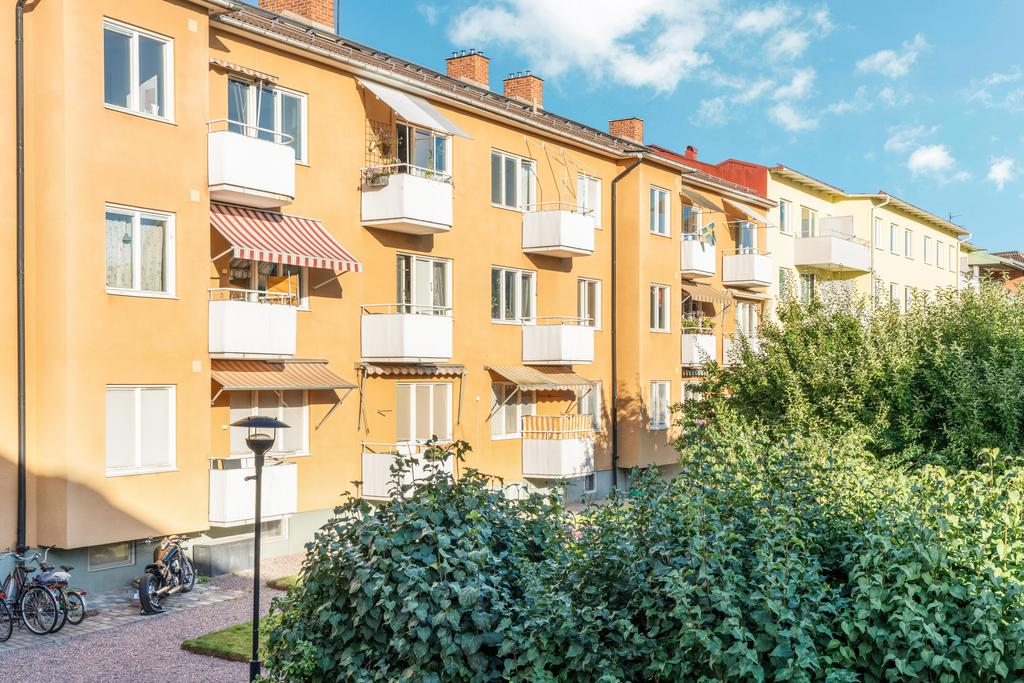 Från innergården sommartid