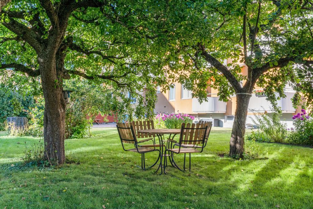 Fantastiska innergården på sommaren