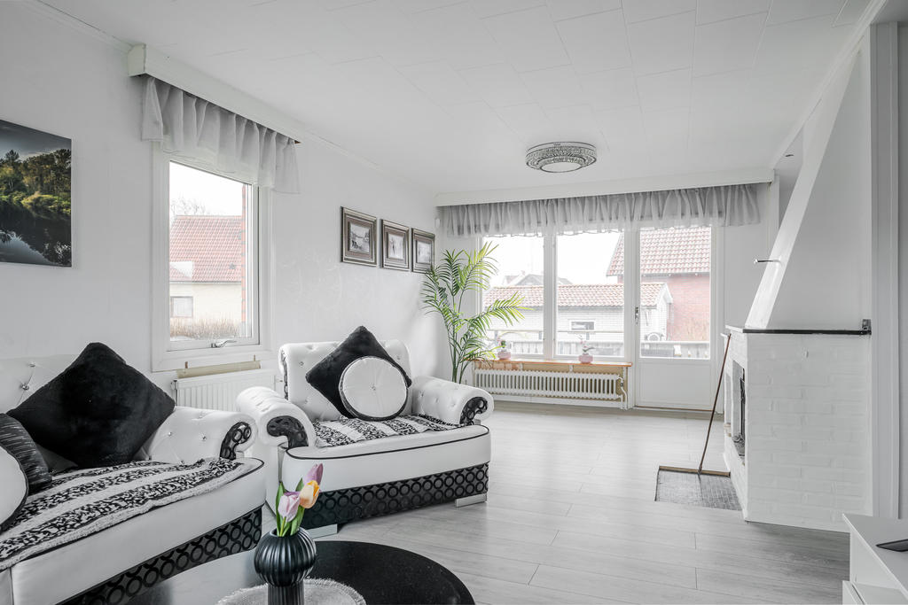 Vardagsrum med plats för matgrupp