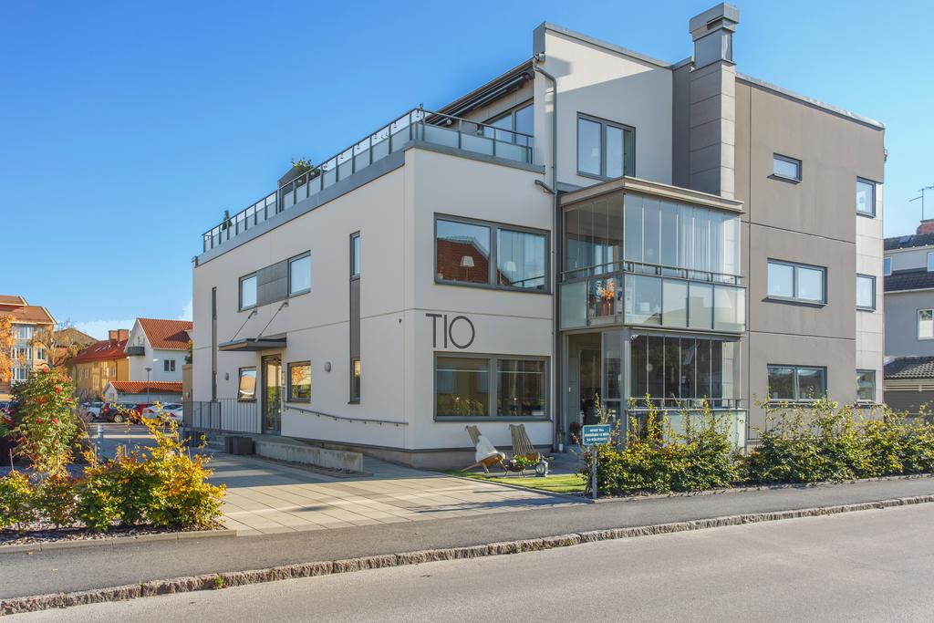 Bo mitt i stan med nära till allt. Falkenbergs centrum har stadens servicenivå och utbud samtidigt som avstånden är korta.