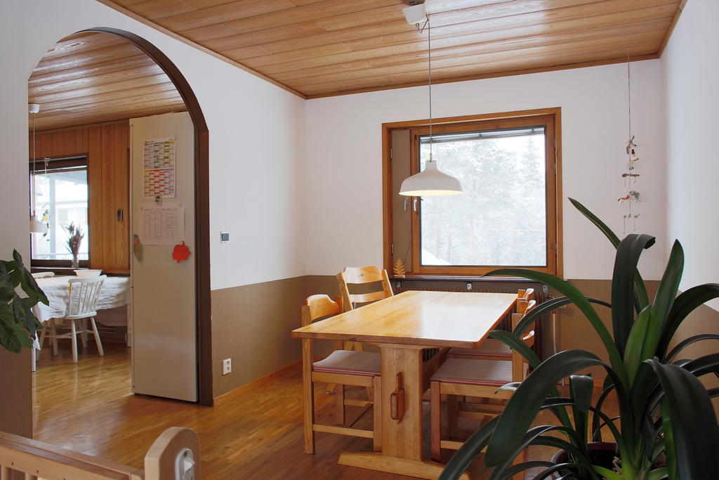 Plats för större matbord intill köket