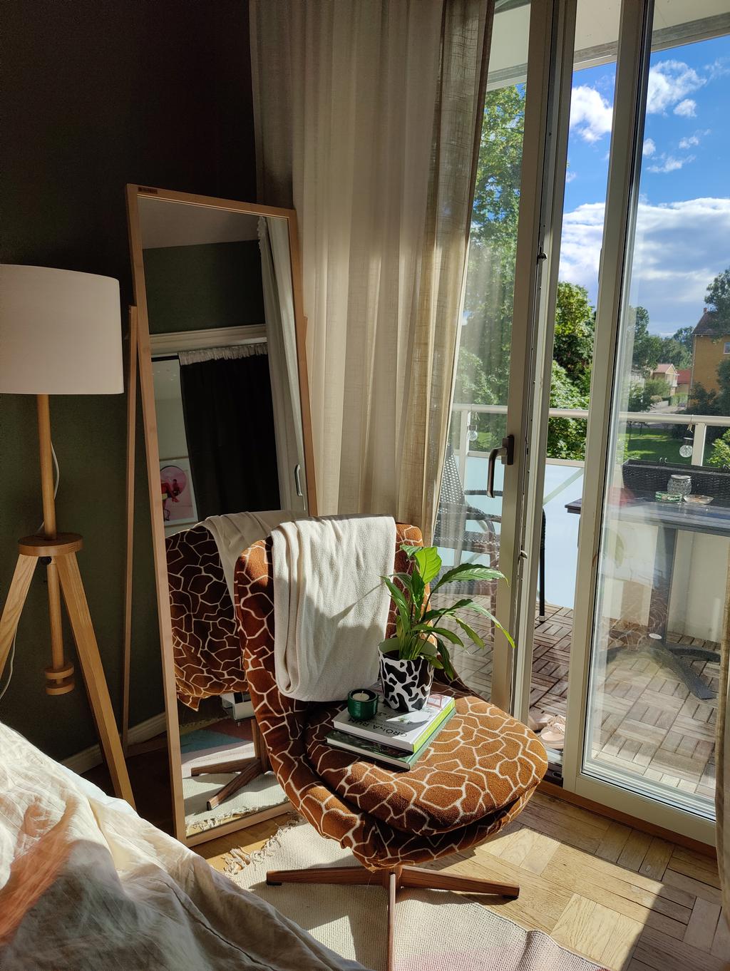 Säljarens egen bild - Ljuset flödar in i sovrummet!