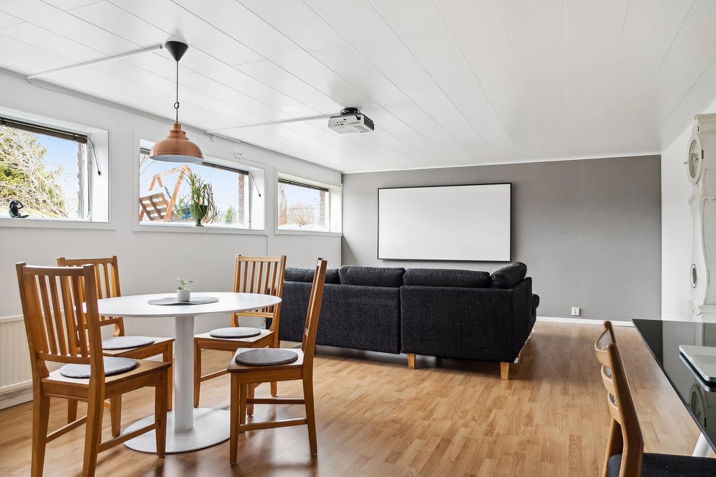 Öppen planlösning mot matplats och vardagsrum